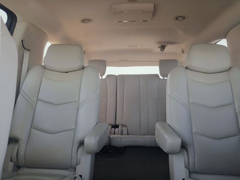 Used 2020 Cadillac Escalade ESV Premium Luxury image 6