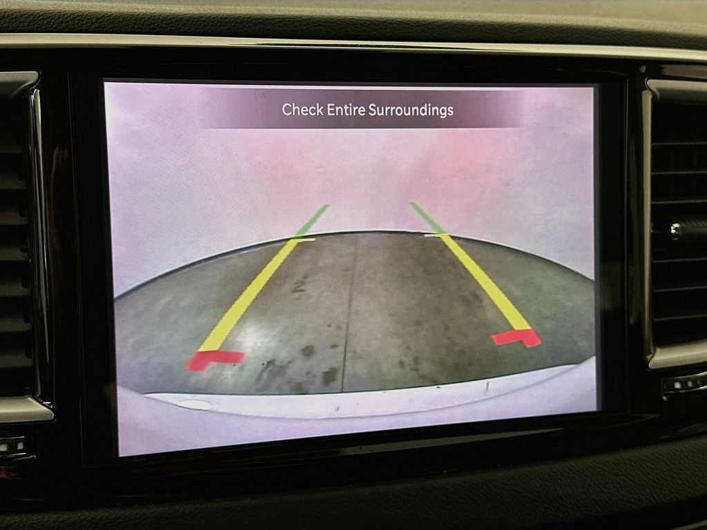 Used 2023 Chrysler Pacifica Touring-L FWD image 20