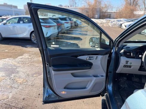 Used 2017 Honda Pilot Touring image 12