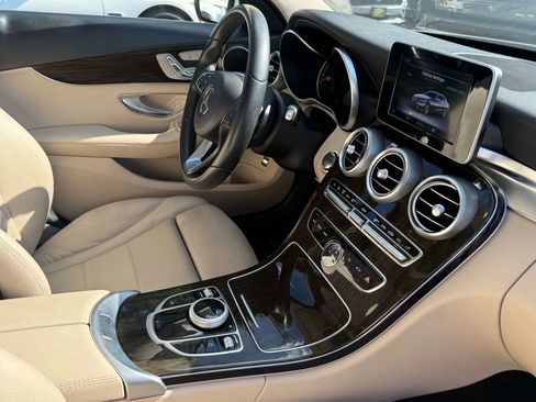 Used 2018 Mercedes-Benz C 300 4MATIC Sedan image 21