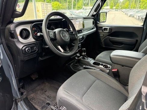 Used 2025 Jeep Wrangler Sport AWD/4WD image 16