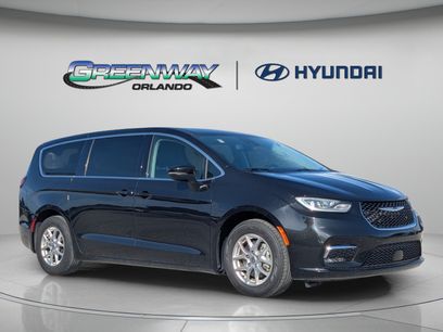 Used 2023 Chrysler Pacifica Touring-L