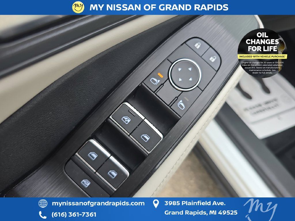 Used 2023 Nissan Rogue SL AWD/4WD image 12