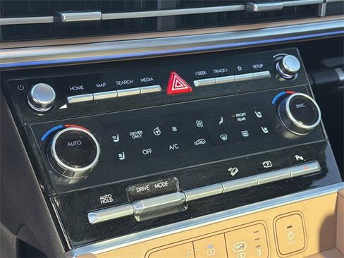 Used 2025 Hyundai Santa Fe Limited image 31