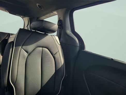 New 2026 Chrysler Pacifica Limited image 14