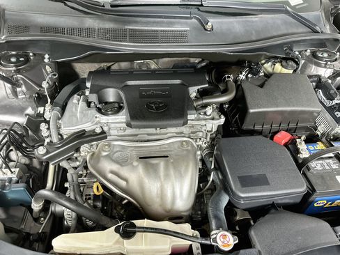 Used 2017 Toyota Camry LE w/ Moonroof Package FWD image 31