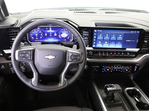 New 2026 Chevrolet Silverado 1500 LTZ w/ LTZ Premium Package AWD/4WD image 18