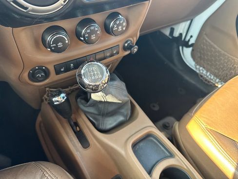 Used 2013 Jeep Wrangler Unlimited Sahara w/ Connectivity Group AWD/4WD image 38