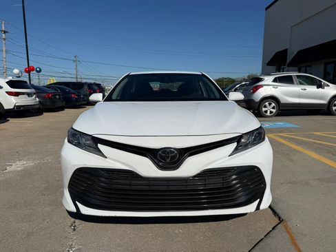 Used 2018 Toyota Camry LE image 2