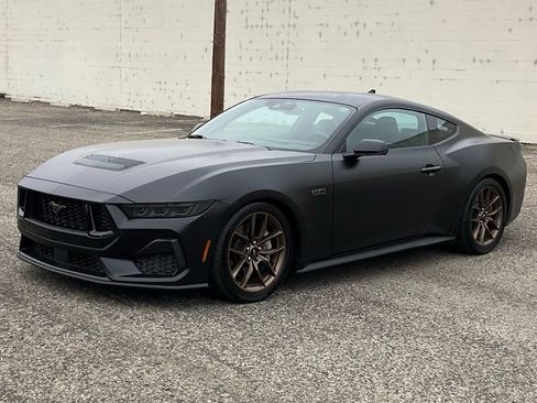 Used 2025 Ford Mustang GT Premium RWD image 2