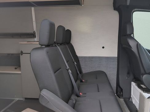 Used 2021 Freightliner Sprinter 2500 image 21