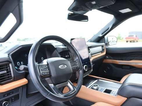 Used 2023 Ford Expedition Platinum RWD image 14