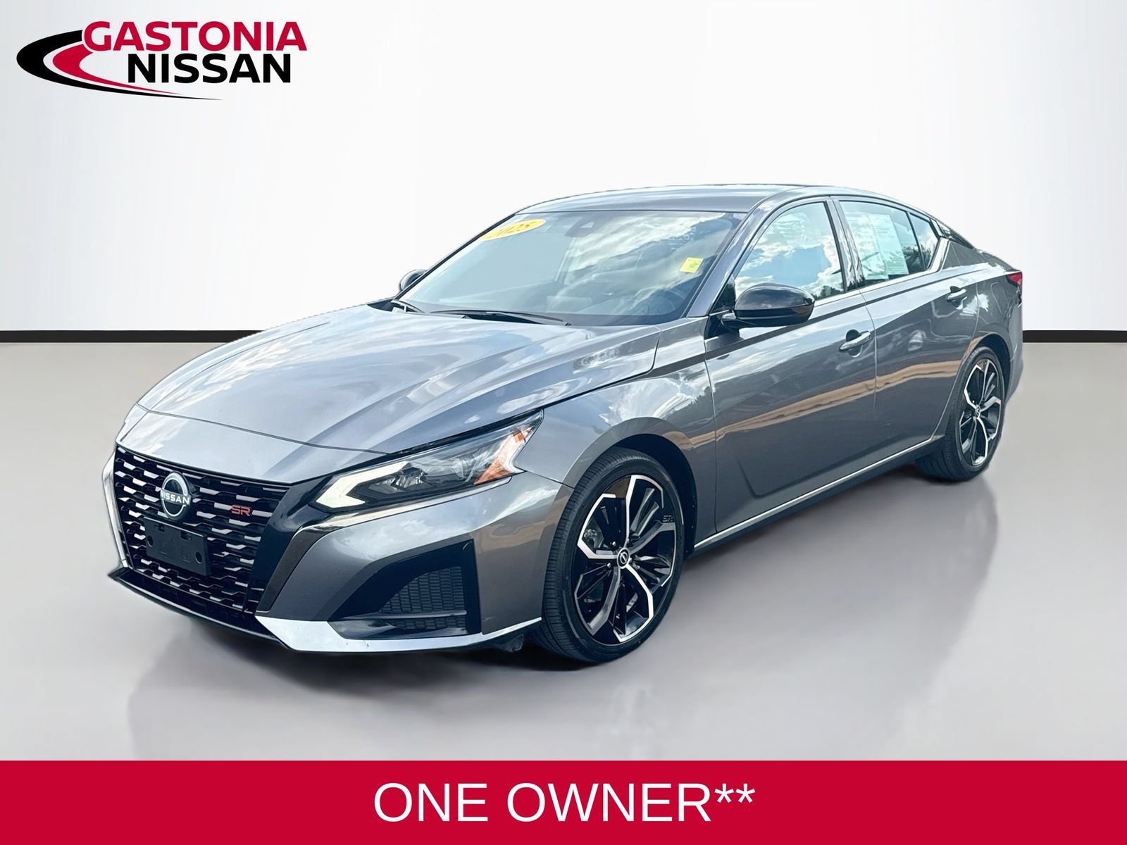 Used 2025 Nissan Altima 2.5 SR FWD image 3