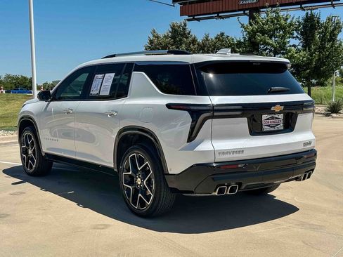 Used 2025 Chevrolet Traverse High Country FWD image 5