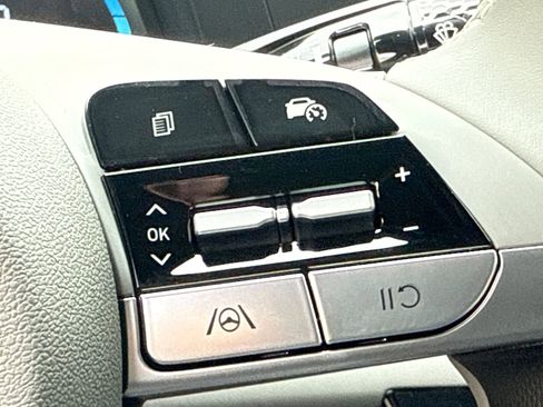 Certified 2025 Hyundai Elantra Sport image 25