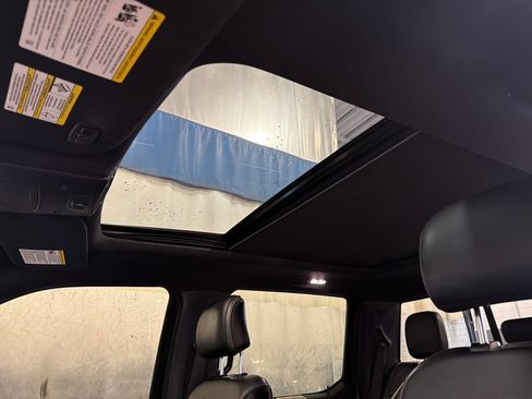 Used 2017 Ford F150 Platinum w/ Equipment Group 701A Luxury AWD/4WD image 3