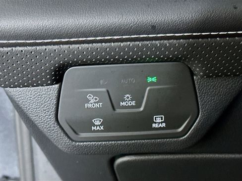 Used 2025 Volkswagen Atlas Cross Sport SE image 16