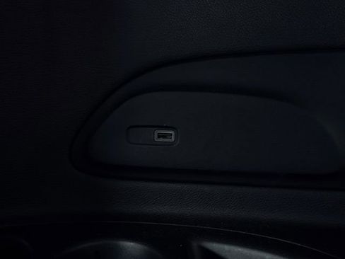 Used 2025 Chrysler Pacifica Limited FWD image 28