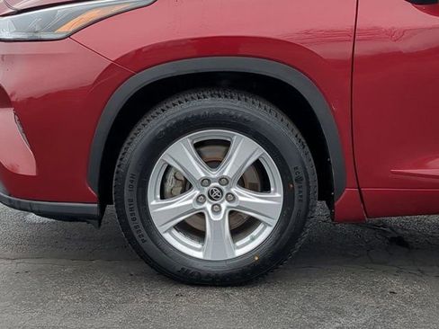 Used 2023 Toyota Highlander LE image 7