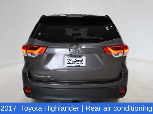 Used 2017 Toyota Highlander LE FWD image 5