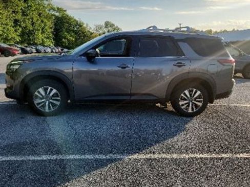 Used 2023 Nissan Pathfinder SL w/ Lighting Package (N92) AWD/4WD image 2