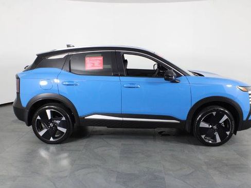 Certified 2025 Nissan Kicks SR FWD image 12