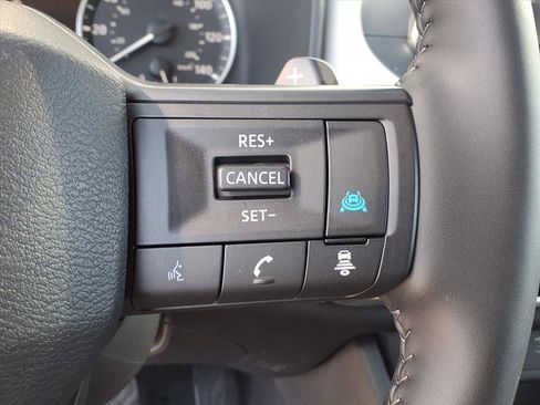 Certified 2025 Nissan Rogue SV image 22