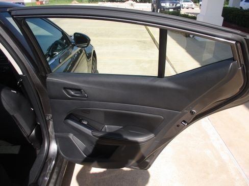 Used 2023 Nissan Altima 2.5 SV image 10