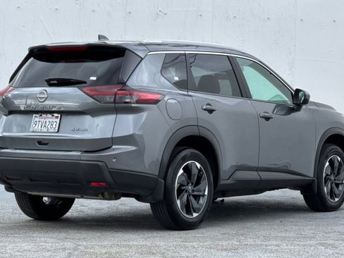 Used 2024 Nissan Rogue SV w/ SV Premium Package AWD/4WD image 3