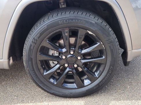 Used 2018 Jeep Grand Cherokee Altitude AWD/4WD image 15