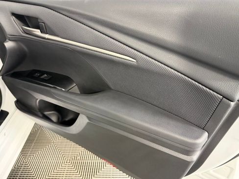 Used 2025 Toyota Camry SE image 30