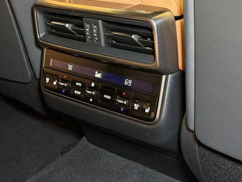 Certified 2024 Lexus LX 600 4WD w/ Premium Package image 15