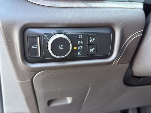 Used 2020 Ford Explorer Platinum w/ Premium Technology Package image 23