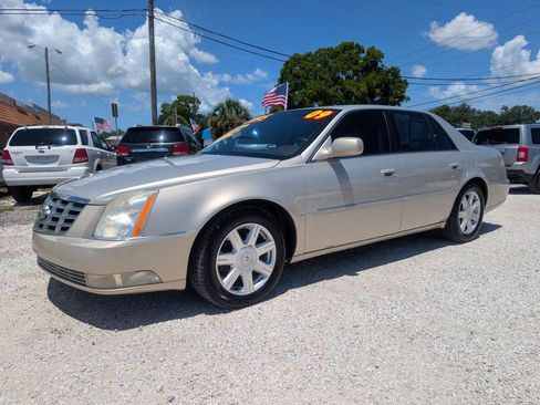 Used 2009 Cadillac DTS FWD image 1