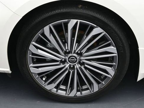 Used 2025 Nissan Altima 2.5 SL FWD image 7