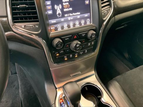 Used 2018 Jeep Grand Cherokee Altitude RWD image 32
