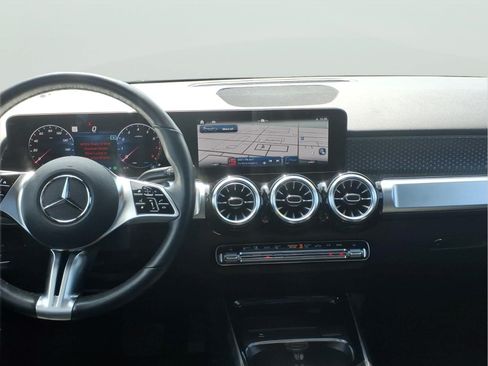 Used 2024 Mercedes-Benz GLB 250 4MATIC w/ Exclusive Package image 11