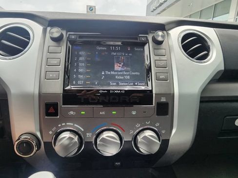 Used 2018 Toyota Tundra SR5 w/ SR5 Upgrade Package AWD/4WD image 27