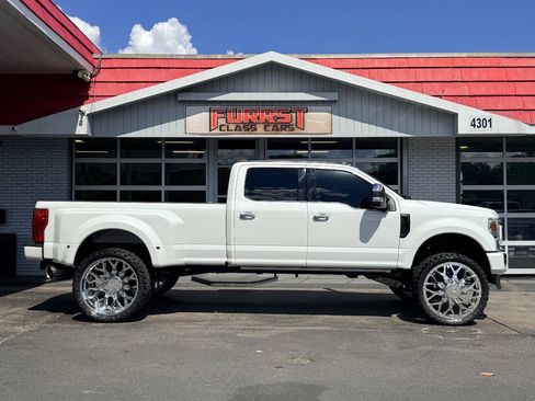 Used 2022 Ford F350 Platinum AWD/4WD image 2