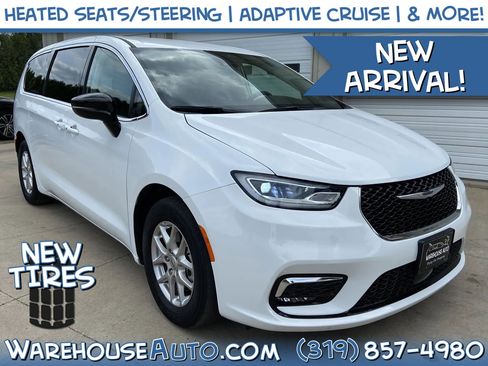 Used 2024 Chrysler Pacifica Touring-L FWD image 1