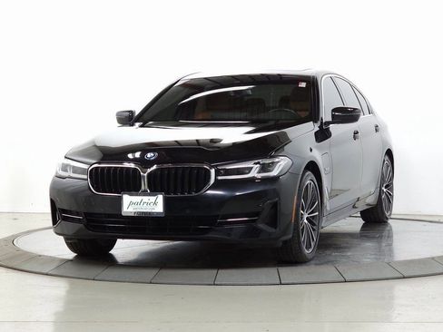 Used 2023 BMW 530e xDrive w/ Premium Package image 3
