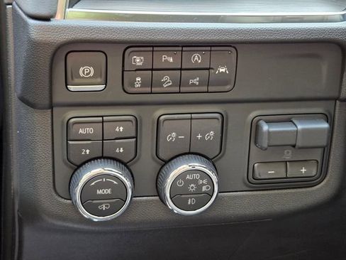 Used 2025 Chevrolet Tahoe Z71 w/ Z71 Off-Road Package AWD/4WD image 13