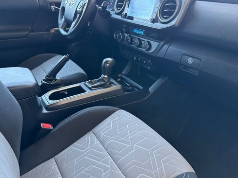 Certified 2023 Toyota Tacoma TRD Off-Road w/ Technology Package AWD/4WD image 32