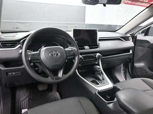 Used 2025 Toyota RAV4 XLE FWD image 15