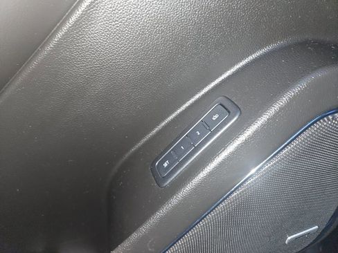 Used 2019 Chevrolet Suburban LT image 8