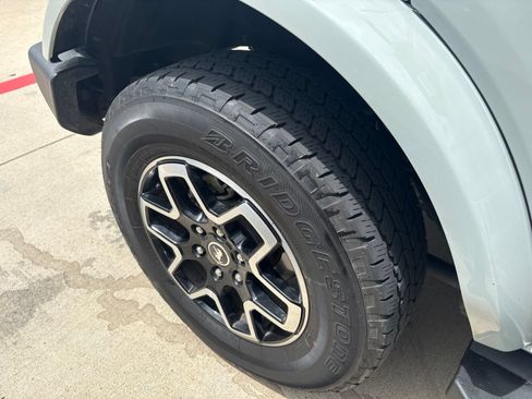 Used 2024 Ford Bronco Outer Banks AWD/4WD image 10