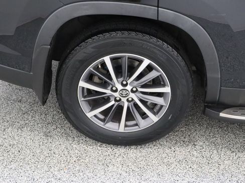 Used 2019 Toyota Highlander XLE FWD image 6