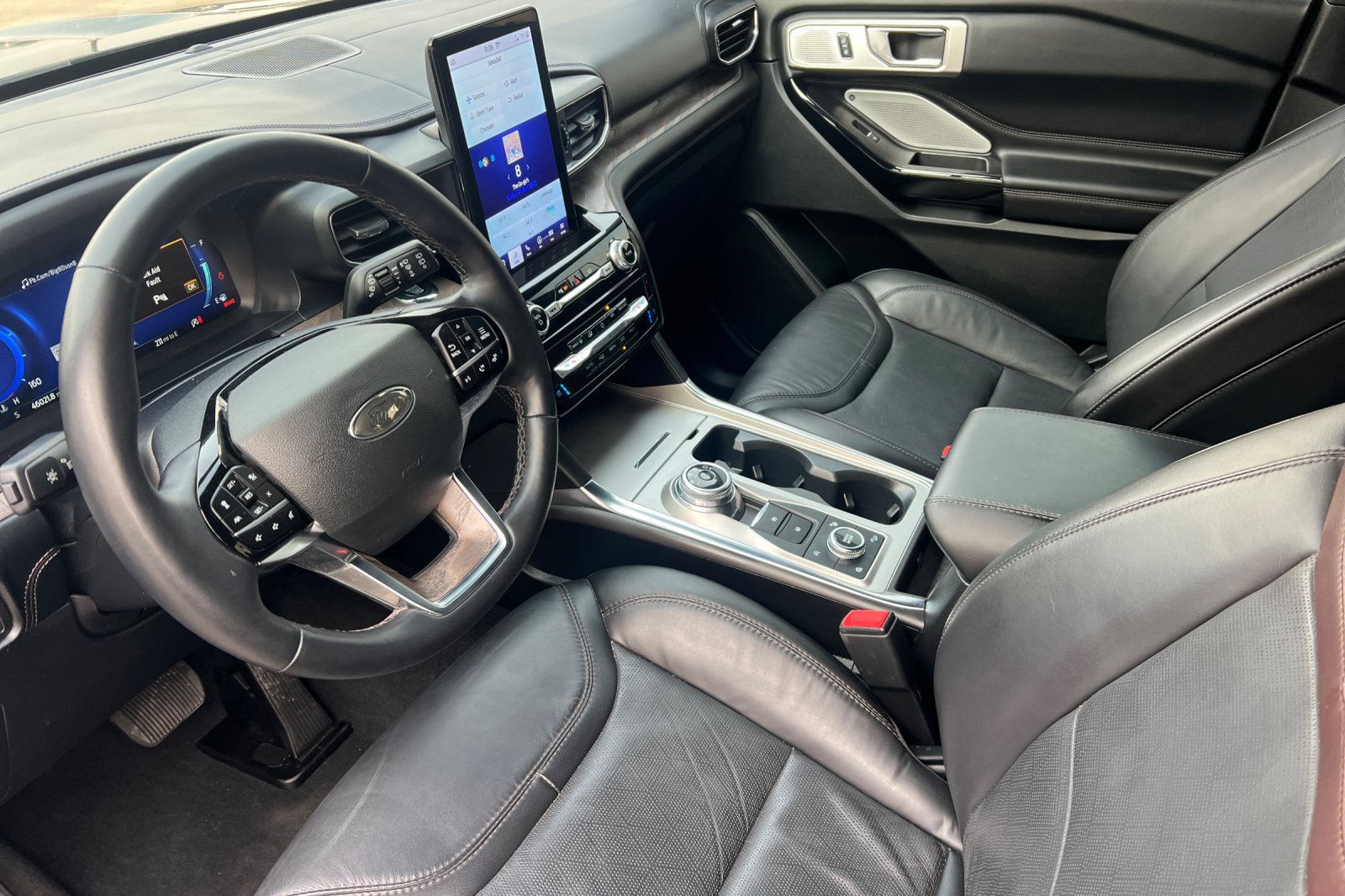Used 2022 Ford Explorer Platinum w/ Equipment Group 601A AWD/4WD image 11