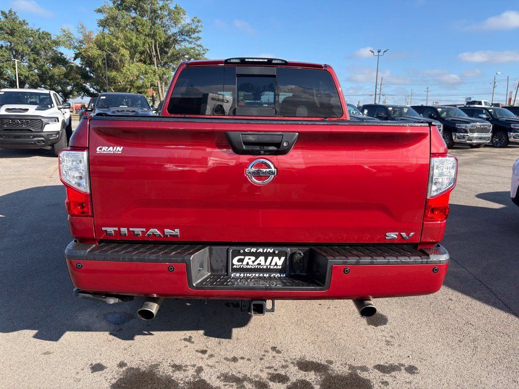 Used 2018 Nissan Titan SV w/ SV Convenience Package RWD image 6