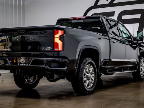 Used 2025 Chevrolet Silverado 2500 High Country w/ High Country Premium Package image 36